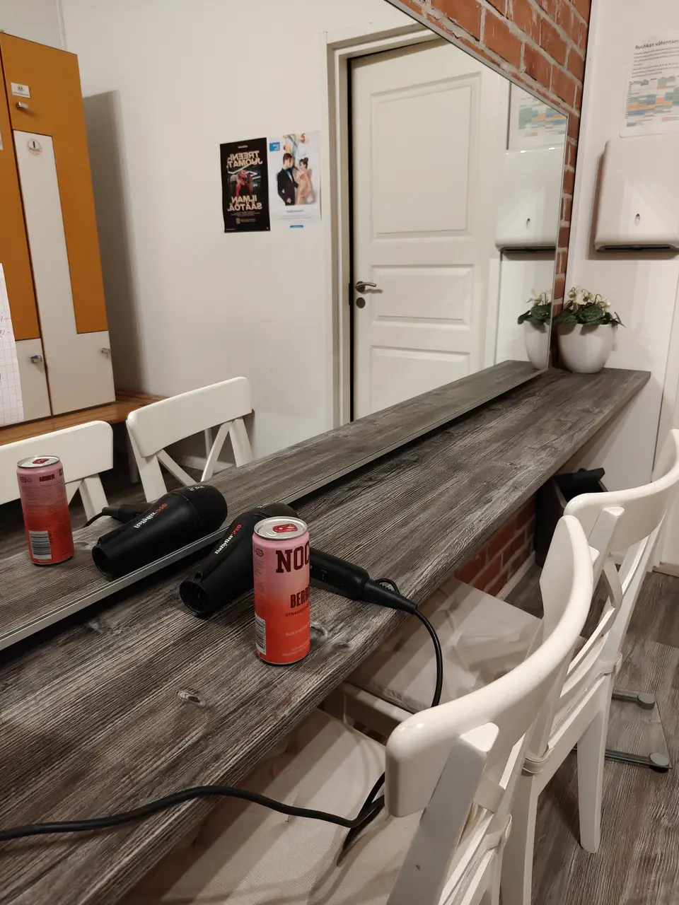 The gym’s lounge corner: a wooden bar table and chairs