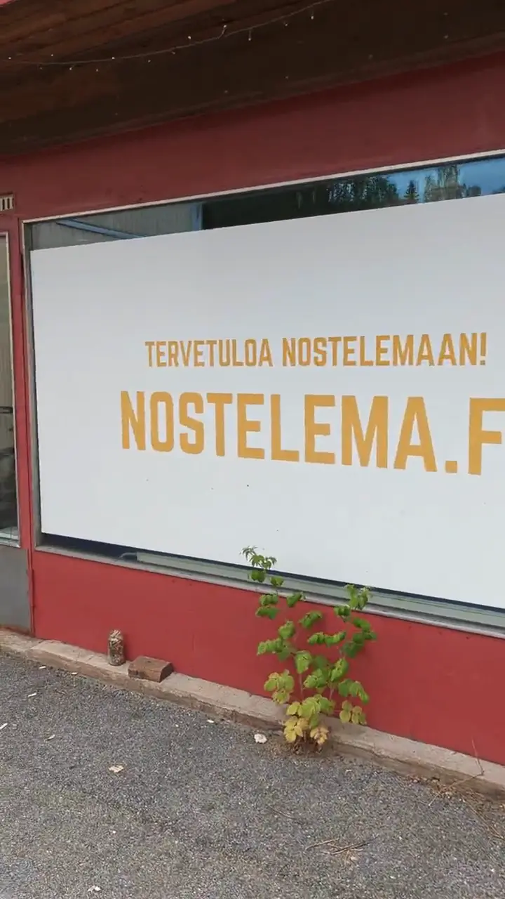 Arriving at the gym: the front of the building, the entrance and the door