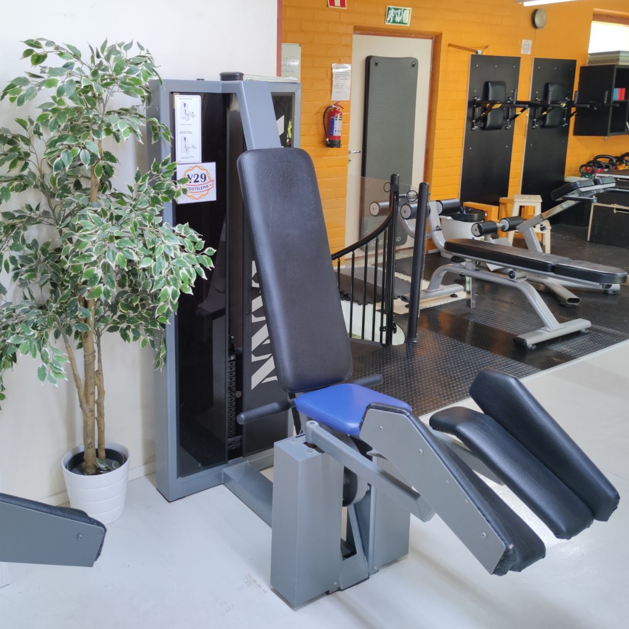 Normann hip abduction machine: backrest, seat and two leg pads