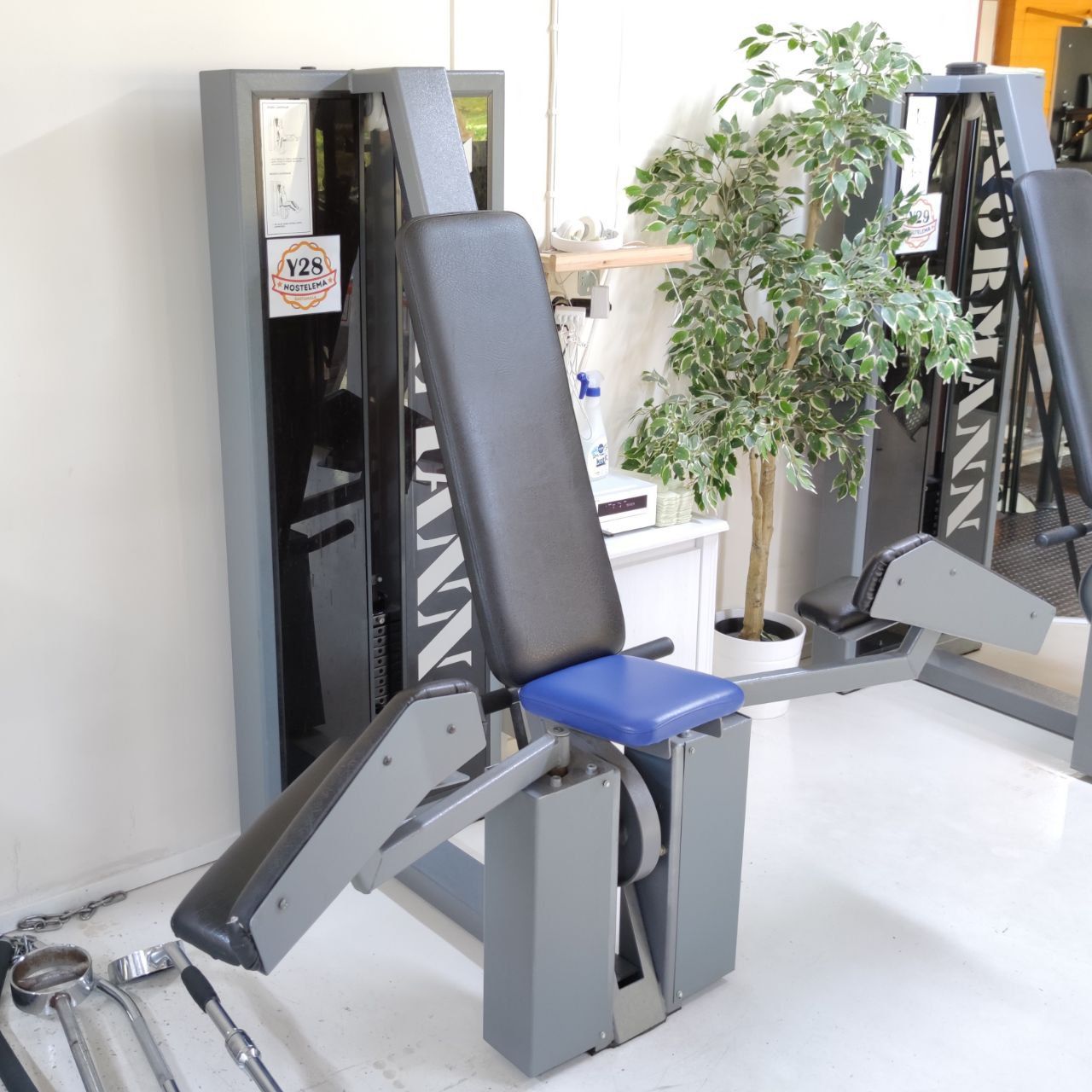 Normann hip adduction machine: leg pad arms spread apart, with a backrest and seat
