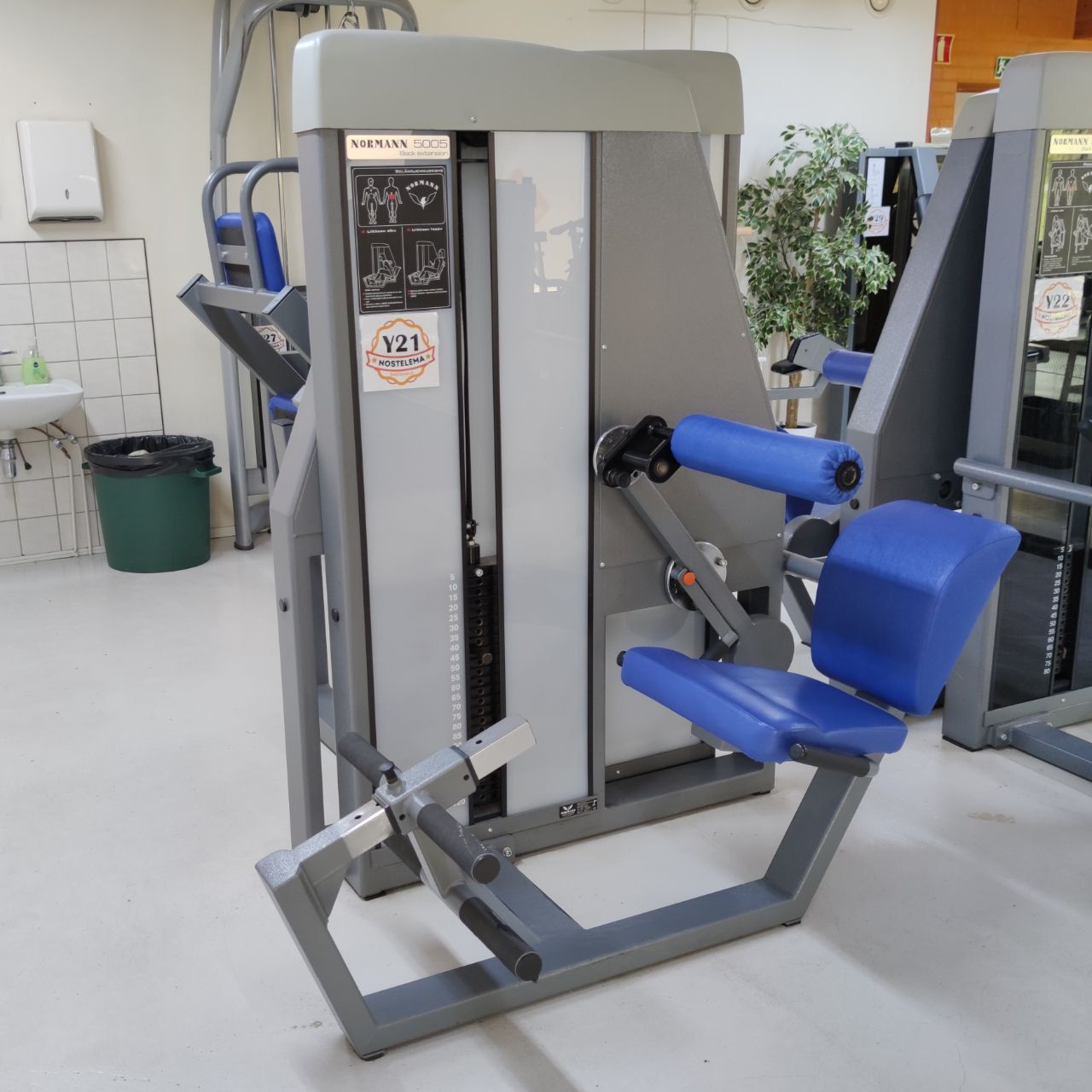 Normann back extension machine: seat, back support and a large weight stack