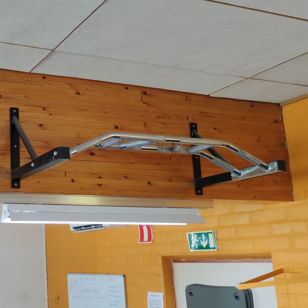 Wall-mounted multi-grip pull-up bar at Nostelema