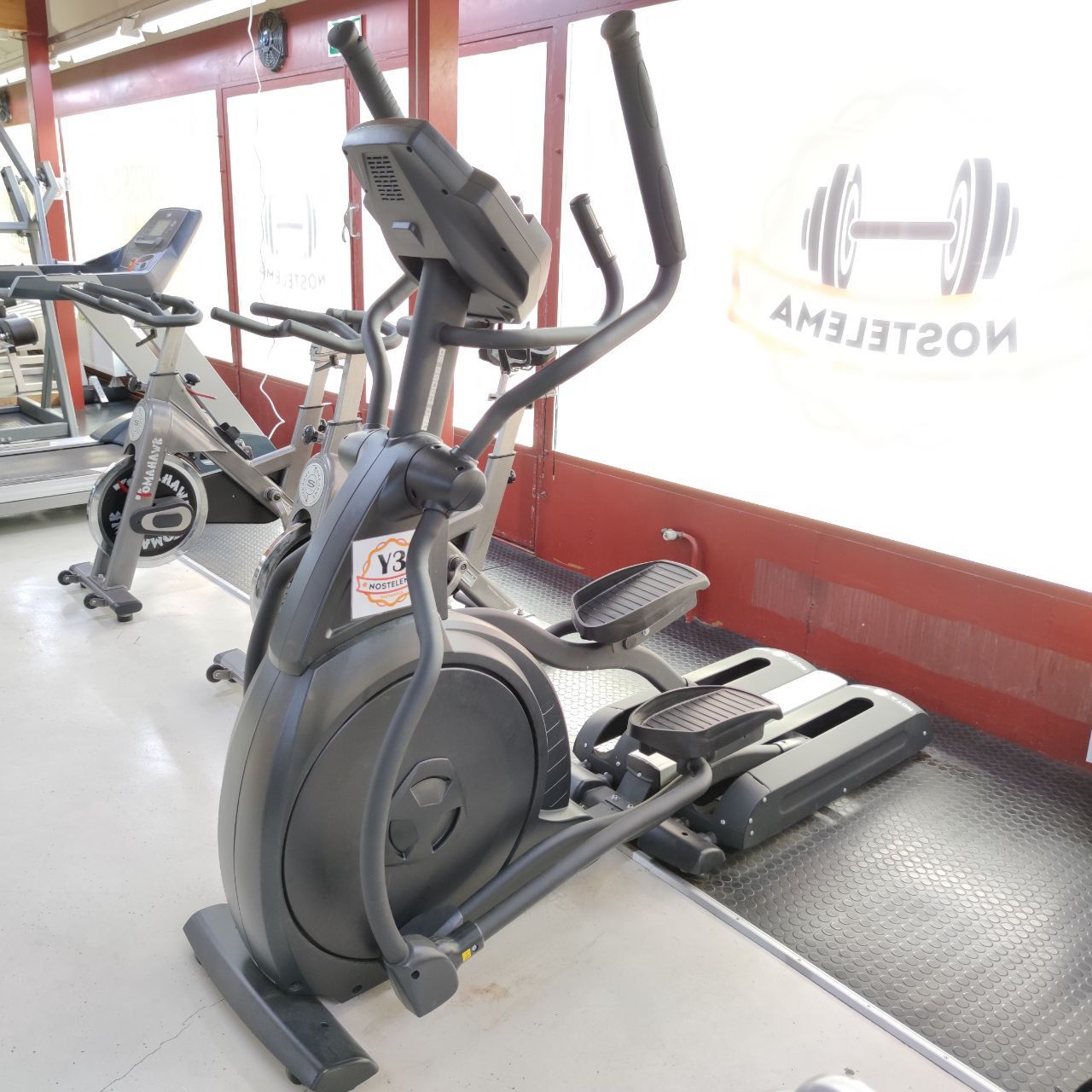 Cross trainer (elliptical) at Nostelema