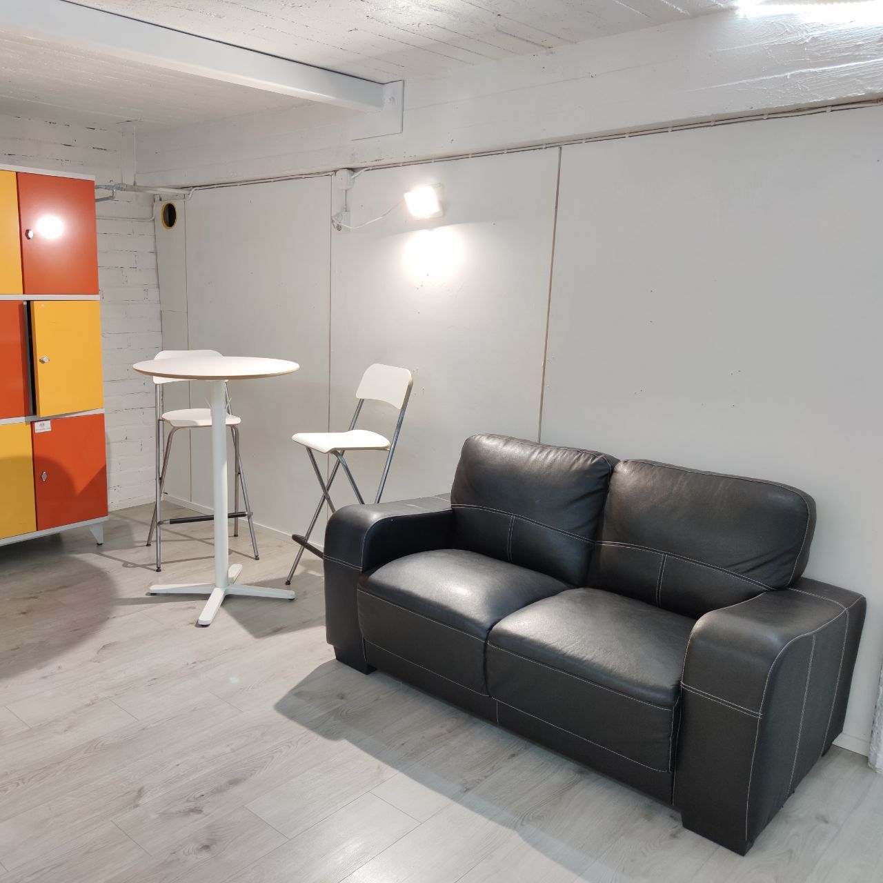 Nostelema’s lounge: a sofa, a bar table with stools and storage cabinets