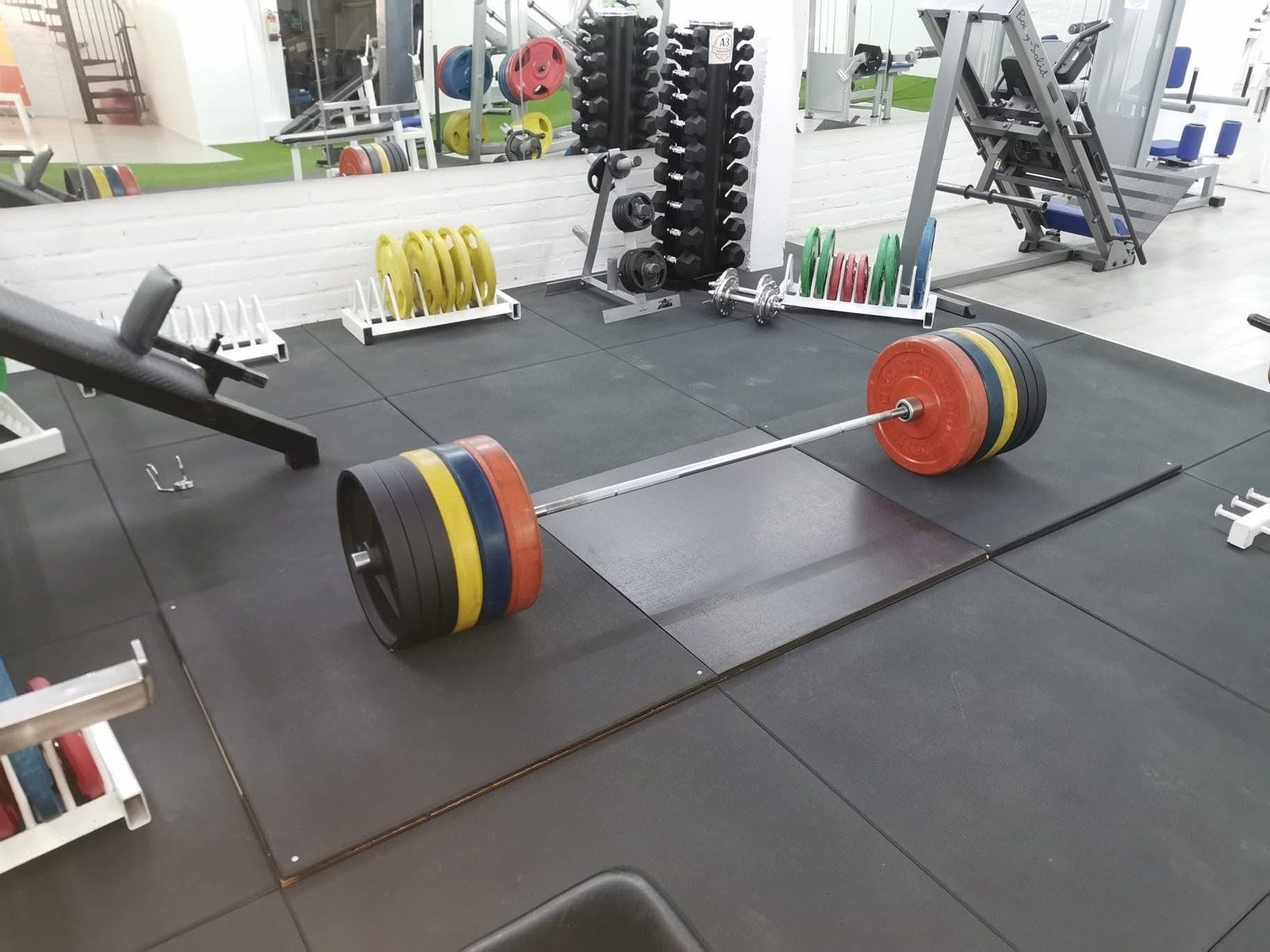 A deadlift area and colourful bumper plates in Nostelema’s free-weight area